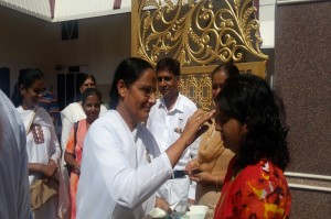 Tilak by BK Pushap Didi to Smt. Nitu Rani, Counselor Blood Donation Camp Barnala